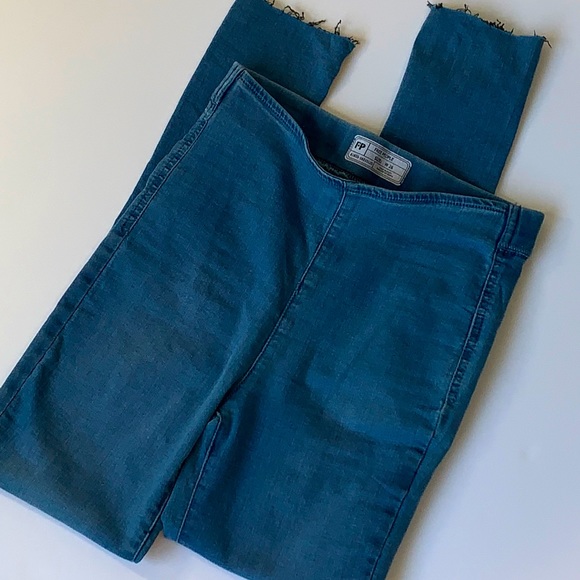 Free People Easy Goes It denim jogging leggings raw hem sz 26 w/ pockets - Picture 8 of 13